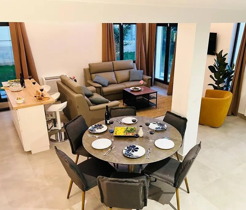 Villa Cathedral Ceiling W Home Theater, Grande Terrace, Garden And Parking Antony