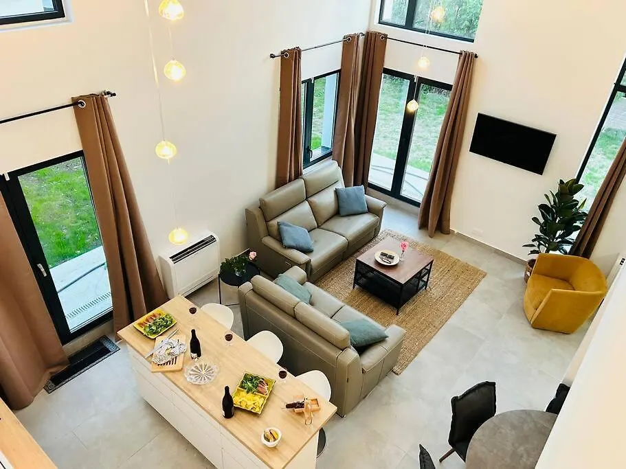 Cathedral Ceiling W Home Theater, Grande Terrace, Garden And Parking Antony