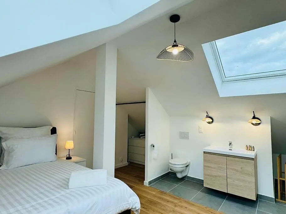 Cathedral Ceiling W Home Theater, Grande Terrace, Garden And Parking Antony France